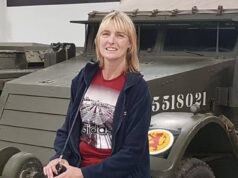 Policiais femininas fora de serviço estavam relaxando quando foram flagradas em uma briga com uma mãe e suas três filhas, ouviu um tribunal.