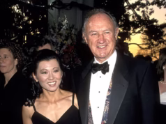 O local de descanso solitário de Gene Hackman e sua esposa Betsy Arakawa, marcado apenas por uma concha… enquanto seus três filhos brigam por sua fortuna de US$ 90 milhões, um ano após suas mortes chocantes