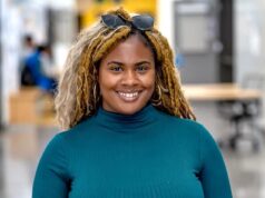 Professor do ensino médio que mal podia esperar para se casar com o noivo morto a tiros em um ataque sem sentido dentro de uma boate