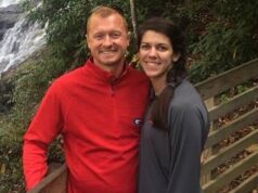 A professora escorrega no concreto molhado enquanto ela ‘entusiasmada’ vai cumprimentar 5 alunos brincalhões… Enquanto o irmão diz ‘ele vai odiar’ crianças sendo acusadas