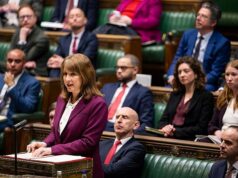 Quentin Letts: Reeves pisca e se contorce. Ele parecia entediado e com fome…