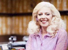 Os vereadores negaram furiosamente que a antiga mansão de £ 1,5 milhão da estrela de Corrie, Julie Goodyear, fosse usada para abrigar imigrantes ilegais – depois que manifestantes invadiram a casa.