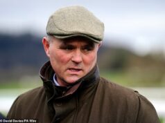 Treinador de cavalos do Grand National que atacou cachorro com taco de hóquei após confundi-lo com um cão de caça considerado culpado de lesões corporais graves