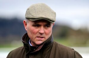 Treinador de cavalos do Grand National que atacou cachorro com taco de hóquei após confundi-lo com um cão de caça considerado culpado de lesões corporais graves