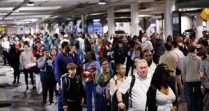 O aeroporto de Houston facilita o tempo de espera depois que a paralisação do governo gera linhas de segurança infernais da TSA