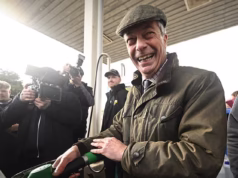 Já estamos fartos de aumentos de impostos! Nigel Farage exige uma reviravolta trabalhista nos planos de aumentar o imposto sobre o combustível enquanto apoia os motoristas na bomba