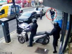 Heróis armados apenas com vassouras enfrentam ladrões furiosos durante uma invasão a uma joalheria no norte de Londres.