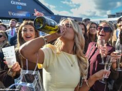 Todo mundo sai vencedor no Dia da Mulher! Os foliões de Cheltenham exibem seus movimentos no cadáver da bebida no segundo dia do festival de corridas de cavalos