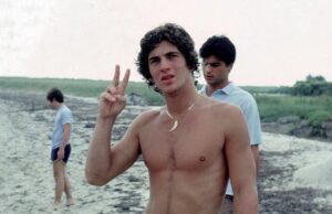 A terrível noite de sexo por telefone de JFK Jr…. o dia em que Sarah Jessica Parker tirou a roupa íntima para seduzi-lo em público… e a namorada com quem ele realmente queria se casar: Todas as mulheres antes de Caroline