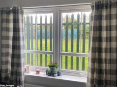 Sentimo-nos como prisioneiros nas nossas próprias casas, dizem os moradores de casas recém-construídas com cercas de metal pontiagudas do lado de fora das janelas.