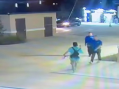 Um adolescente usa treinamento de MMA para subjugar um maníaco empunhando um machado com uma manobra rápida