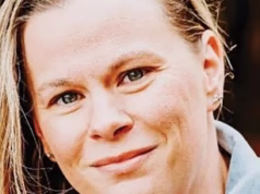 Um professor foi proibido de voltar à sala de aula depois que os pais fizeram uma descoberta chocante online