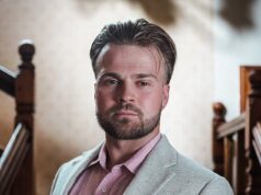 Estrela algemada chama de ‘macho alfa’ e ameaça alugar sua propriedade para imigrantes ou prisioneiros enquanto vizinhos criticam seus planos