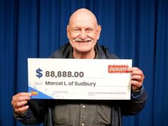 Um motorista de táxi aposentado incrivelmente sortudo comemorou sua terceira vitória na loteria em nove anos, o que aumentou sua riqueza em US$ 4 milhões