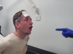 Momentos o capanga dá uma cabeçada no policial e deixa os dois inconscientes no corredor do hospital