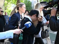 Estudante preso por fotografar secretamente mulheres em banheiros públicos anda livremente em Melbourne