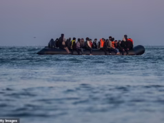 Os dois primeiros homens foram presos três meses depois que os franceses começaram a reprimir os barcos de tráfico de pessoas nas águas.