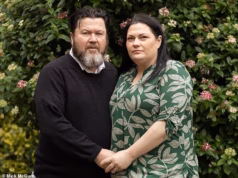 Descobrimos um suborno de £20.000 para o chefe de enfermagem e agora nos sentimos justificados como pais da menina.