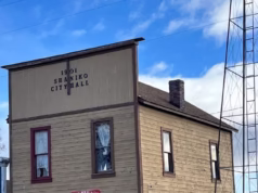 Cowboy salva cidade histórica do Velho Oeste de 30 anos de se tornar uma cidade fantasma ao comprá-la para livrar-se de dívidas