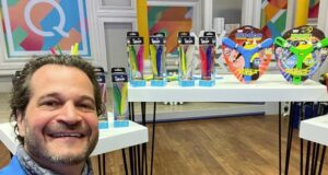 O chefe da empresa de brinquedos que invadiu Oscar se matou com dívidas enormes depois que seu negócio faliu