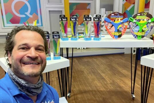 O chefe da empresa de brinquedos que invadiu Oscar se matou com dívidas enormes depois que seu negócio faliu