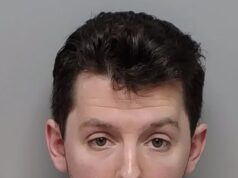 Estrela de TV do Texas é presa sob suspeita de quebrar o nariz de uma mulher