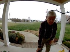 Arrecadação de fundos para idosos DoorDasher, 78 anos, visto lutando com entregas de escadas de mais de US$ 500.000 para sua aposentadoria