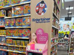 Os pais criticam a maior rede de brinquedos do Reino Unido por açoitar as meninas com produtos “horríveis” que “as fazem crescer rápido demais”