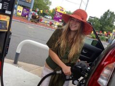 Mulher que acusa Jeffrey Epstein de estuprá-la quando ela tinha 17 anos diz que Andrew Mountbatten-Windsor colocou a mão em seu peito durante a mesma estadia em Nova York – encontro ‘aterrorizante’ na festa do ‘mercado de carne’