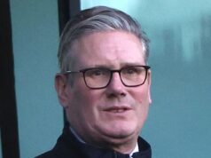 Estima-se que o aumento do imposto trabalhista de 5 centavos sobre o combustível acrescente £ 156 às contas domésticas – enquanto novos números mostram que os preços do Asda nas bombas são os mais altos desde o início da guerra no Irã.