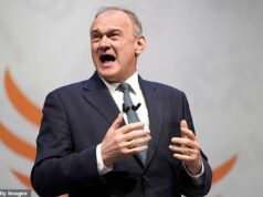 Ed Davey apelou ao Reino Unido para isolar a sua dissuasão nuclear dos EUA enquanto ataca o “não confiável” Donald Trump – mas o líder liberal-democrata não diz quanto custará à Grã-Bretanha fazer isso