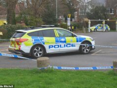 O homem, de 27 anos, é acusado de estuprar a esposa de 20 anos em um estacionamento à beira-mar