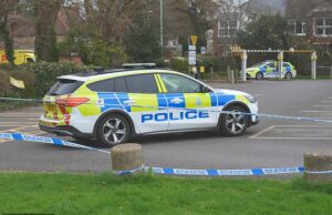 O homem, de 27 anos, é acusado de estuprar a esposa de 20 anos em um estacionamento à beira-mar