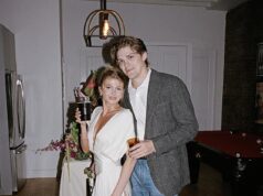 Influenciadora divide internet após chamar amigos para usar branco em sua festa de noivado ‘discreta’: ‘É uma loucura’