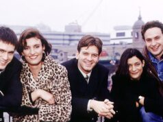 A sitcom dos anos 90, This Life, está retornando às telas depois de 30 anos e gerou enormes reclamações com suas histórias contundentes.