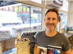 O autor de best-sellers Craig Silvey enfrenta mais acusações de abuso infantil – já que a polícia alega que ele não agiu sozinho