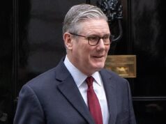 Os ministros alertaram para não cortar as mensalidades dos estudantes da UE em meio ao impasse com Bruxelas sobre a ‘redefinição’ do Brexit de Starmer – já que os conservadores dizem que os graduados britânicos deveriam receber dinheiro para cortar dívidas