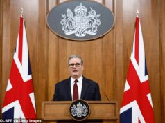 ‘Não seremos arrastados para uma guerra maior’: Starmer rejeita o pedido de Trump para navios britânicos no Estreito de Ormuz – apesar da advertência do presidente de que ele ‘se lembrará’