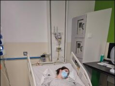 Mãe compartilha foto assustadora de menina de 19 anos com meningite depois de ir a uma boate para comemorar aniversário