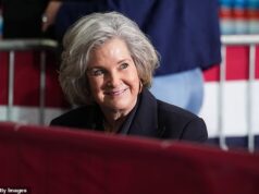 Trump anunciou que a chefe de gabinete da Casa Branca, Susie Wiles, tem câncer de mama em ‘estágio inicial’