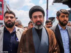 O novo líder supremo do Irã ‘escapou da morte por segundos depois de sair para passear em seu jardim’, revela áudio vazado