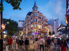 Os planos para instalar painéis LED “adequados para a Disneyland Paris” em Leicester Square foram rejeitados após reclamações locais de que se tornaria uma área “proibida” para pessoas com problemas de visão.