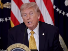 Momento incrivelmente doentio Trump revela que o republicano doente ‘estará morto em junho’, enquanto Mike Johnson, chocado, admite que ‘não foi público’