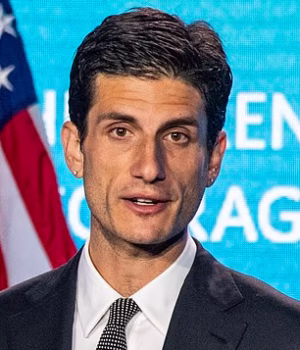 107184571-15651487-Jack_Schlossberg_nephew_of_JFK_Jr_and_e_grandson_of_President_Jo-a-45_17736935364.avif