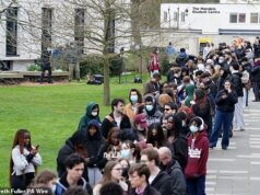 Adolescentes e jovens são incentivados a vacinar-se contra a meningite B no SNS