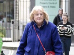 Um aposentado que perdeu sua casa de £ 575.000 após uma discussão com um vizinho sobre como estacionou seu Ford Focus perdeu uma batalha judicial para recuperá-la.