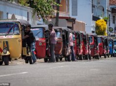Trabalhadores no Sri Lanka têm um dia de folga todas as quartas-feiras para atender à escassez de combustível
