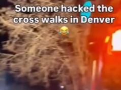 Pedestres ficam chocados depois que os semáforos da cidade são hackeados, mensagens grosseiras anti-MEGA se espalham toda vez que os semáforos ficam vermelhos