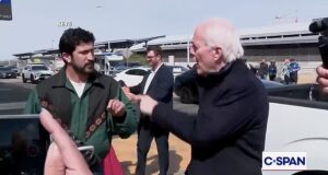 Democrata confronta senador republicano no aeroporto sobre financiamento de segurança: ‘Não, faça isso!’