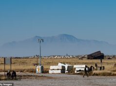 Uma base da Força Aérea do Novo México foi bloqueada depois que um homem armado abriu fogo, matando um e ferindo outro
